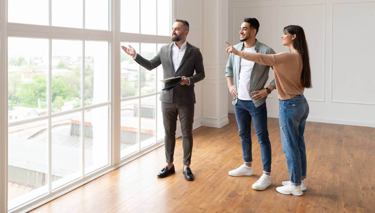 home tour with realtor