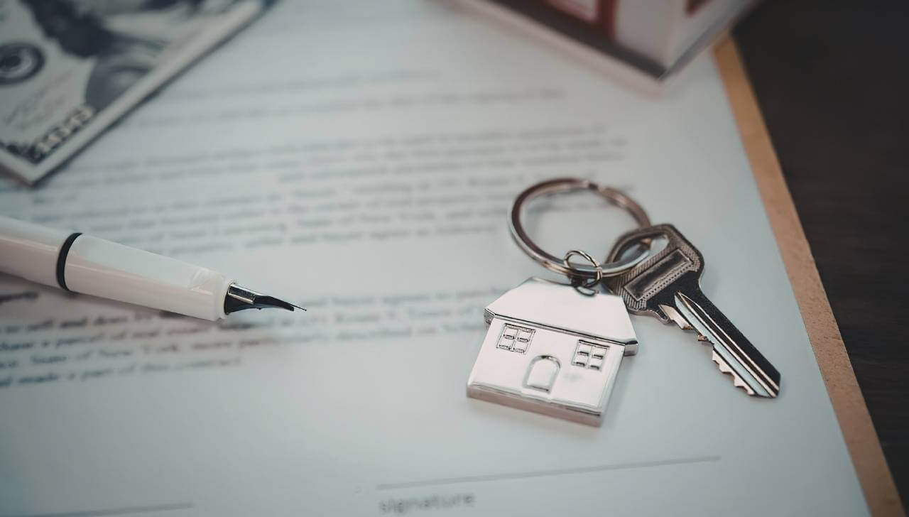 home sale contract and keys
